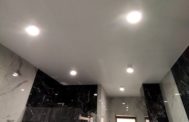 Матовый натяжной потолок 5 светильников