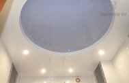 Двухуровневый глянцевый натяжной потолок