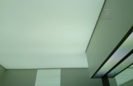 Потолок с LED подсветкой в ванной