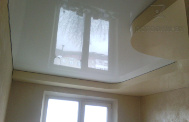 Натяжной потолок глянцевый белый в спальне
