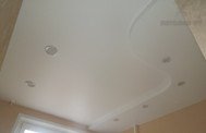 Натяжной потолок матовый белый на кухне