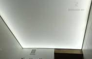 Натяжной потолок с подсветкой в ванной